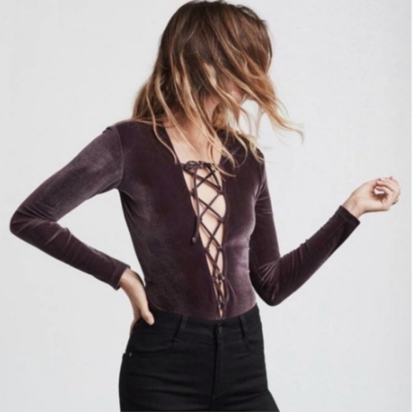 Reformation Other - 🌹🇺🇲♻️ REFORMATION Avalon Deep-V LACE UP Velvet